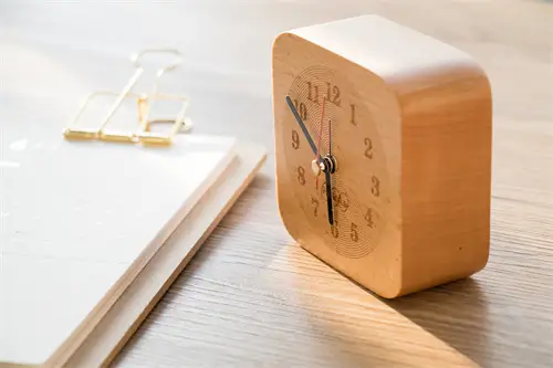 电脑为什么亮度很高